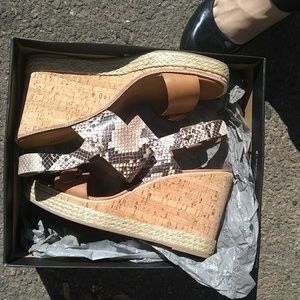 BASS TYRA Wedge Sandal Snake Skin Pattern